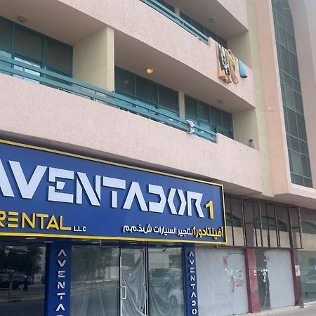 Royal House Capsule Hotel Dubai Bagian luar foto