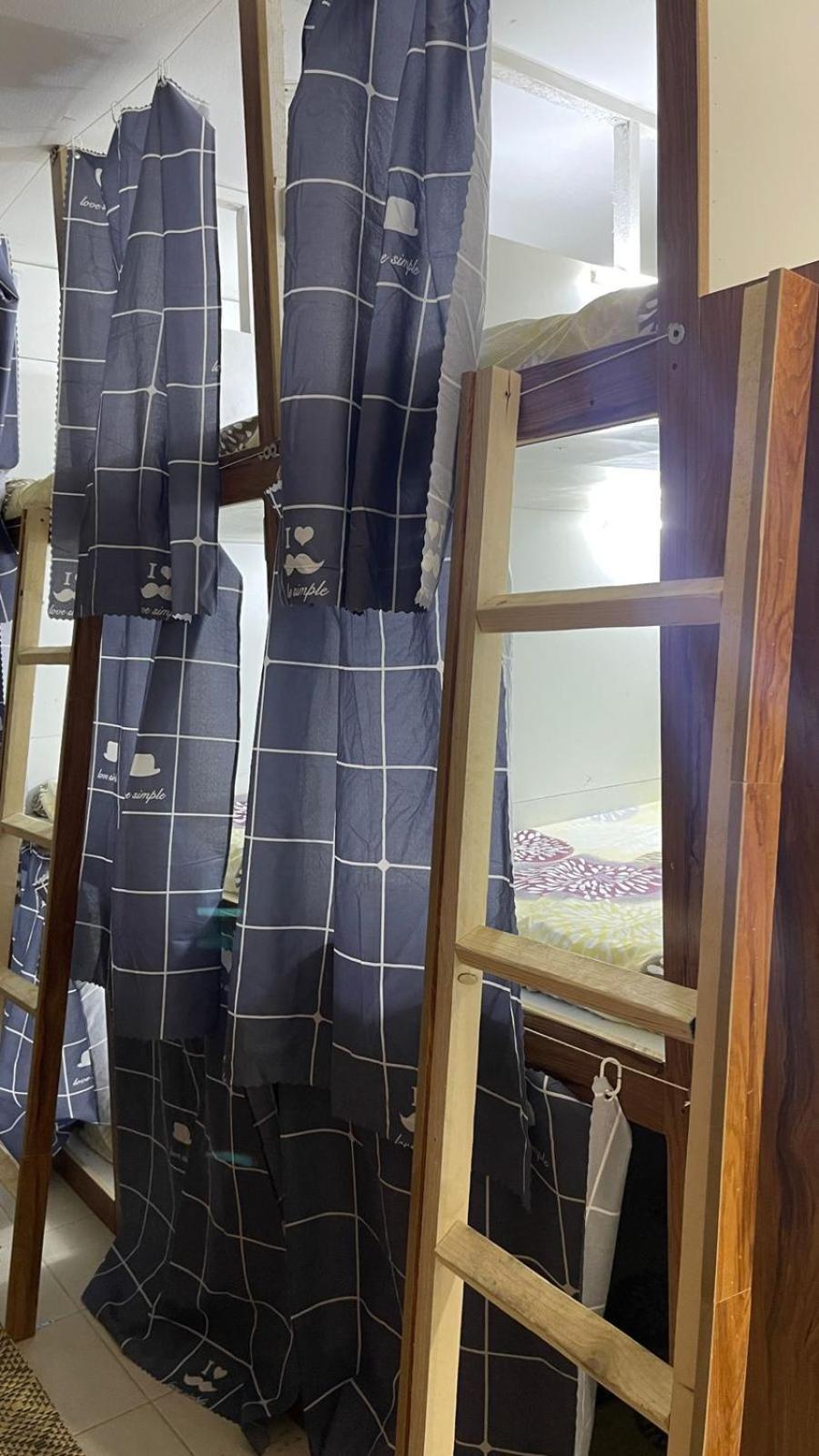 Royal House Capsule Hotel Dubai Bagian luar foto