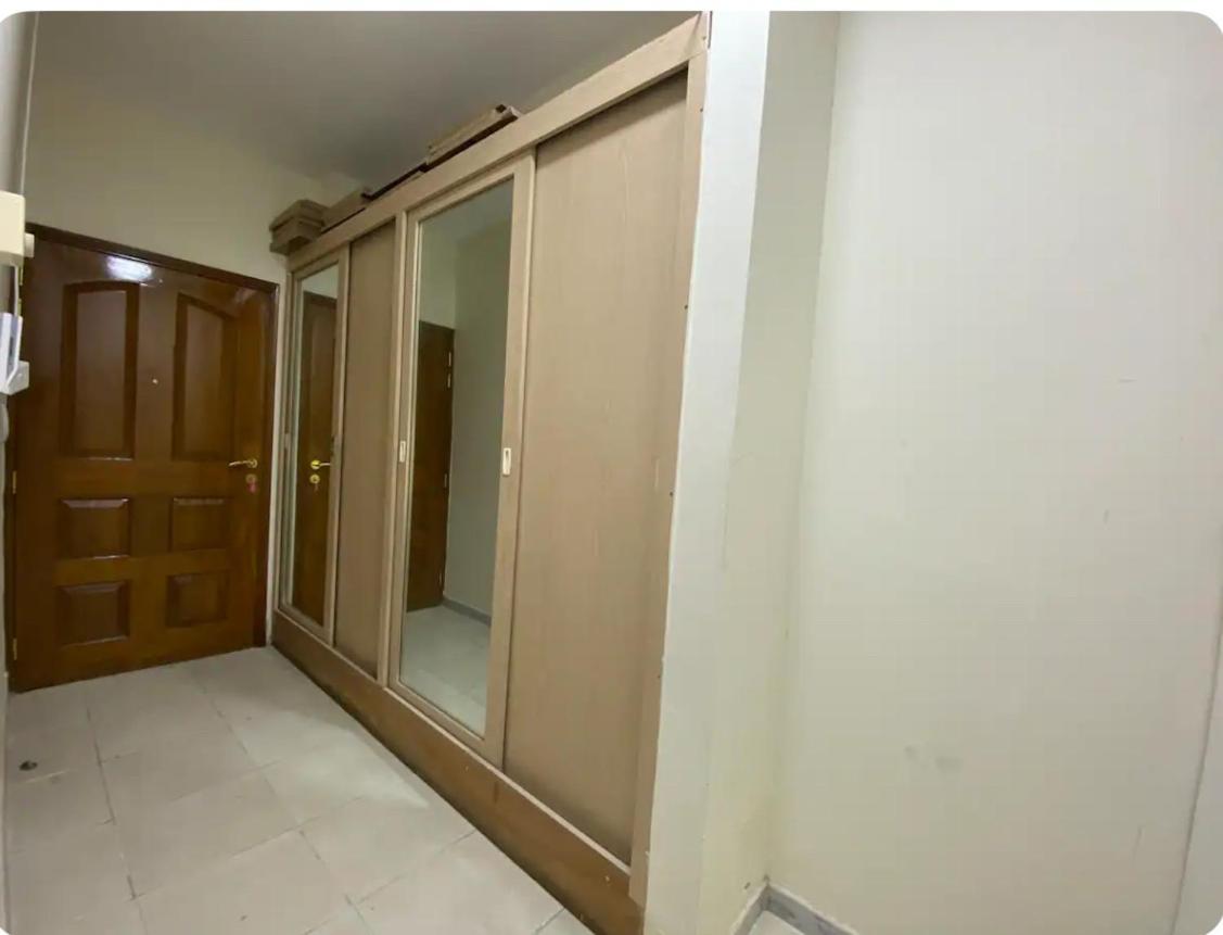 Royal House Capsule Hotel Dubai Bagian luar foto